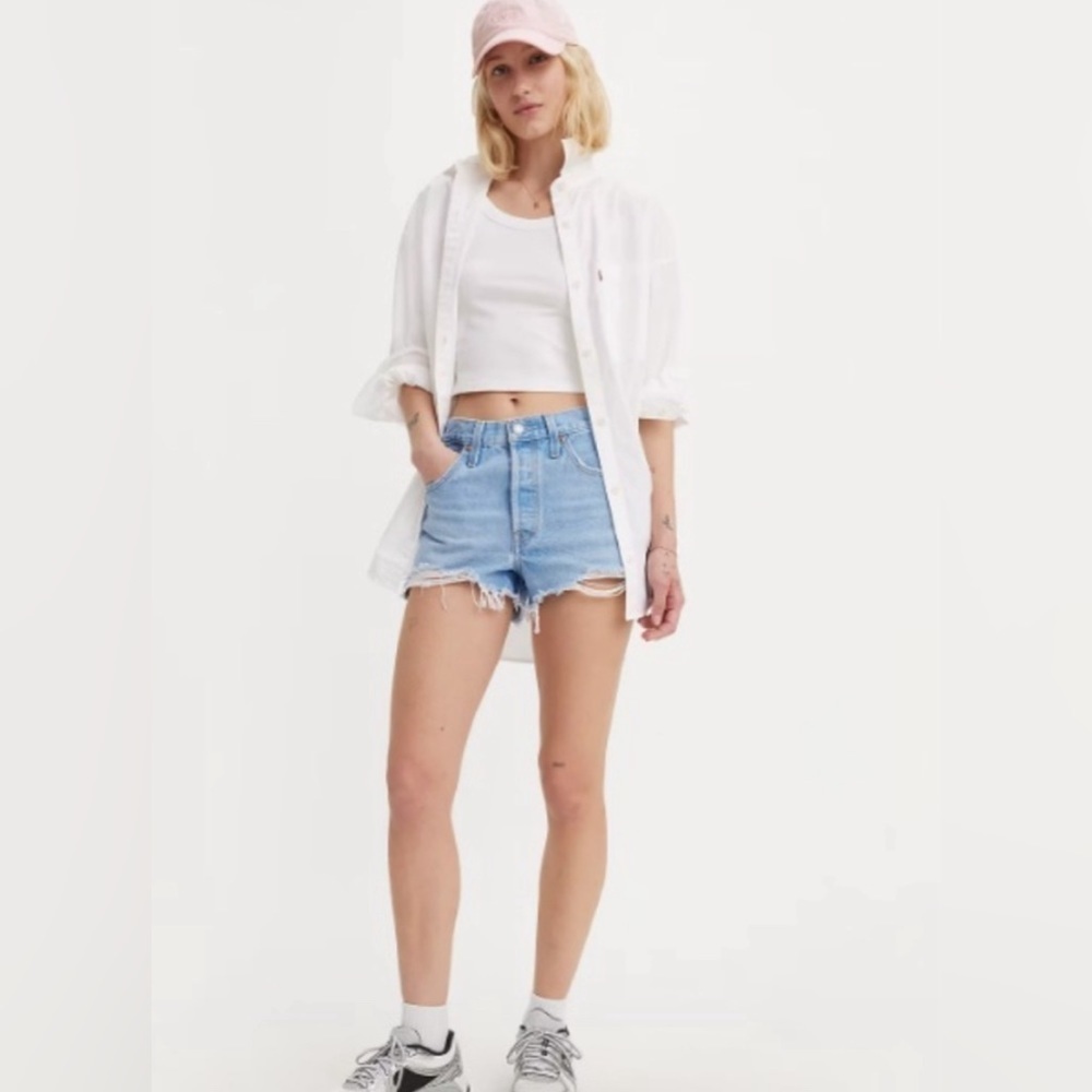 NWT Levi’s 501 High Rise Women’s Jean shorts Size 31.
